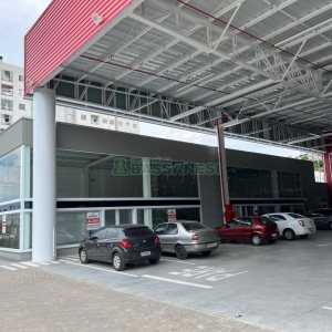 Loja com 156m², no bairro Panazzolo em Caxias do Sul para Alugar