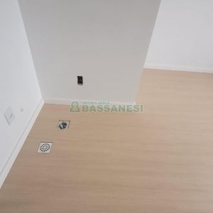 Sobrado com 80m², 2 dormitórios, 1 vaga, no bairro Nossa Senhora das Graças em Caxias do Sul para Alugar ou Comprar