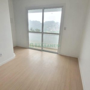 Sobrado com 82m², 2 dormitórios, 2 vagas, no bairro Nossa Senhora das Graças em Caxias do Sul para Alugar ou Comprar