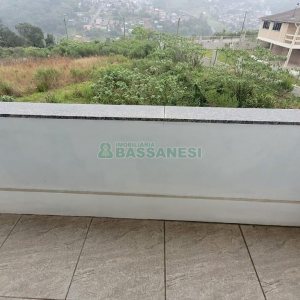 Sobrado com 82m², 2 dormitórios, 2 vagas, no bairro Nossa Senhora das Graças em Caxias do Sul para Alugar ou Comprar