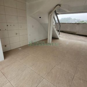 Sobrado com 82m², 2 dormitórios, 2 vagas, no bairro Nossa Senhora das Graças em Caxias do Sul para Alugar ou Comprar