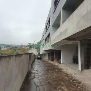 Sobrado com 82m², 2 dormitórios, 1 vaga, no bairro Nossa Senhora das Graças em Caxias do Sul para Alugar ou Comprar