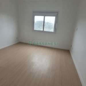 Sobrado com 82m², 2 dormitórios, 1 vaga, no bairro Nossa Senhora das Graças em Caxias do Sul para Alugar ou Comprar