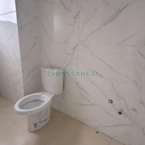 Sobrado com 82m², 2 dormitórios, 1 vaga, no bairro Nossa Senhora das Graças em Caxias do Sul para Alugar ou Comprar