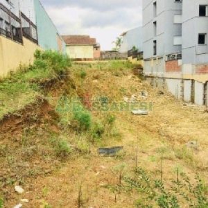 Terreno com 747m², no bairro Sagrada Família em Caxias do Sul para Comprar