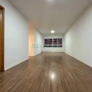 Apartamento com 101m², 3 dormitórios, 2 vagas, no bairro Universitário em Caxias do Sul para Comprar