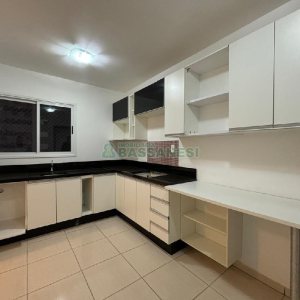 Apartamento com 101m², 3 dormitórios, 2 vagas, no bairro Universitário em Caxias do Sul para Comprar