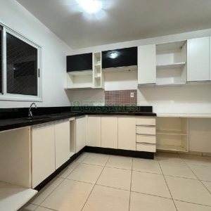 Apartamento com 101m², 3 dormitórios, 2 vagas, no bairro Universitário em Caxias do Sul para Comprar