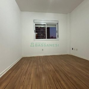 Apartamento com 101m², 3 dormitórios, 2 vagas, no bairro Universitário em Caxias do Sul para Comprar