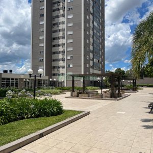 Apartamento com 101m², 3 dormitórios, 2 vagas, no bairro Universitário em Caxias do Sul para Comprar