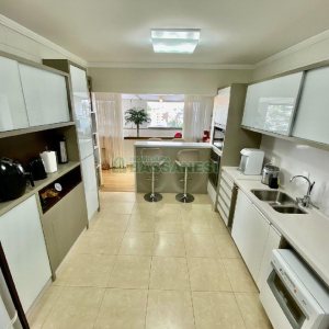 Apto Mobiliado com 162m², 3 dormitórios, 2 vagas, no bairro Sanvitto em Caxias do Sul para Comprar