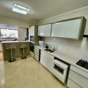 Apto Mobiliado com 162m², 3 dormitórios, 2 vagas, no bairro Sanvitto em Caxias do Sul para Comprar