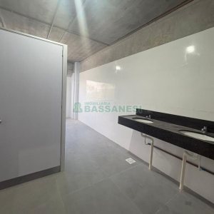 Pavilhão com 1492m², no bairro São Cristóvão em Caxias do Sul para Alugar