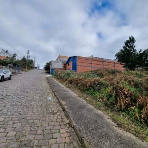 Terreno com 720m², no bairro Cinqüentenário em Caxias do Sul para Comprar