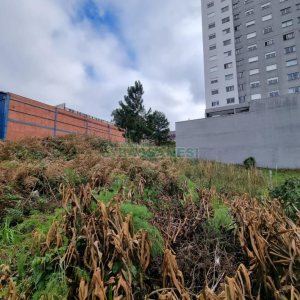 Terreno com 720m², no bairro Cinqüentenário em Caxias do Sul para Comprar