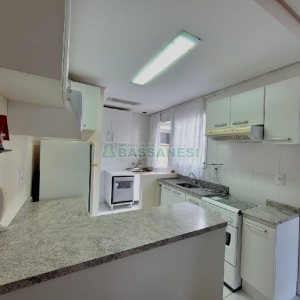 Apto Mobiliado com 75m², 3 dormitórios, 2 vagas, no bairro Kayser em Caxias do Sul para Alugar
