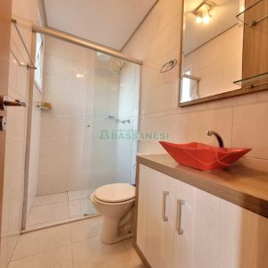 Apto Mobiliado com 75m², 3 dormitórios, 2 vagas, no bairro Kayser em Caxias do Sul para Alugar