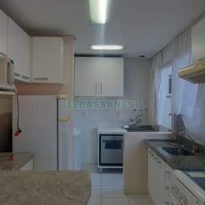 Apto Mobiliado com 75m², 3 dormitórios, 2 vagas, no bairro Kayser em Caxias do Sul para Alugar