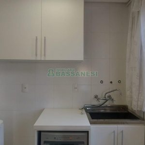 Apto Mobiliado com 75m², 3 dormitórios, 2 vagas, no bairro Kayser em Caxias do Sul para Alugar