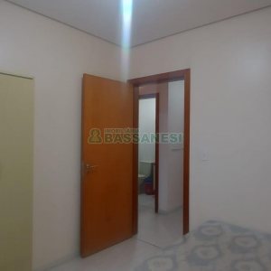 Apto Mobiliado com 75m², 3 dormitórios, 2 vagas, no bairro Kayser em Caxias do Sul para Alugar