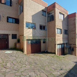 Sobrado com 160m², 2 dormitórios, 2 vagas, no bairro Cruzeiro em Caxias do Sul para Alugar