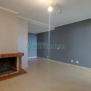 Sobrado com 160m², 2 dormitórios, 2 vagas, no bairro Cruzeiro em Caxias do Sul para Alugar