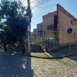 Sobrado com 160m², 2 dormitórios, 2 vagas, no bairro Cruzeiro em Caxias do Sul para Alugar