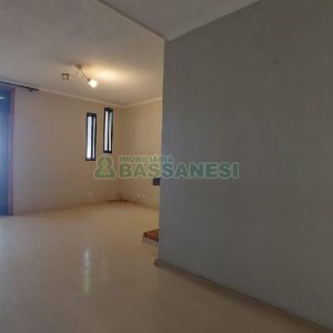 Sobrado com 160m², 2 dormitórios, 2 vagas, no bairro Cruzeiro em Caxias do Sul para Alugar