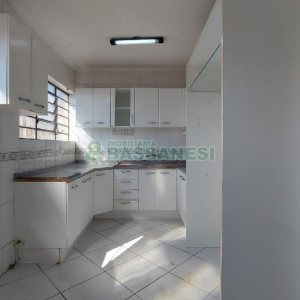 Sobrado com 160m², 2 dormitórios, 2 vagas, no bairro Cruzeiro em Caxias do Sul para Alugar