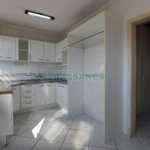 Sobrado com 160m², 2 dormitórios, 2 vagas, no bairro Cruzeiro em Caxias do Sul para Alugar