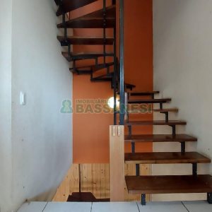 Sobrado com 160m², 2 dormitórios, 2 vagas, no bairro Cruzeiro em Caxias do Sul para Alugar