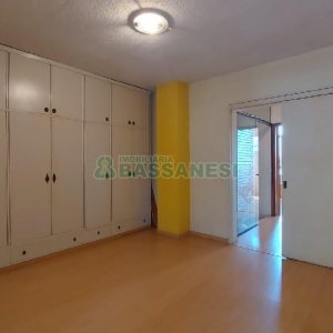 Sobrado com 160m², 2 dormitórios, 2 vagas, no bairro Cruzeiro em Caxias do Sul para Alugar