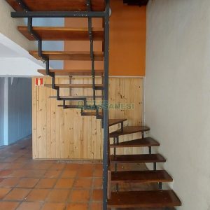 Sobrado com 160m², 2 dormitórios, 2 vagas, no bairro Cruzeiro em Caxias do Sul para Alugar