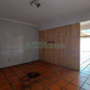 Sobrado com 160m², 2 dormitórios, 2 vagas, no bairro Cruzeiro em Caxias do Sul para Alugar