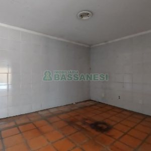 Sobrado com 160m², 2 dormitórios, 2 vagas, no bairro Cruzeiro em Caxias do Sul para Alugar