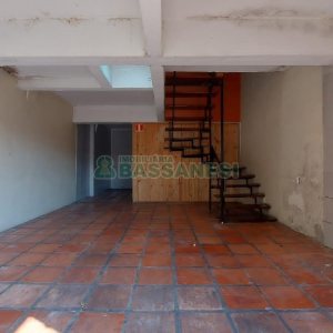 Sobrado com 160m², 2 dormitórios, 2 vagas, no bairro Cruzeiro em Caxias do Sul para Alugar