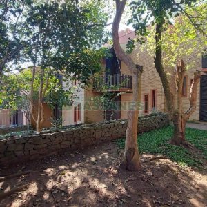 Sobrado com 160m², 2 dormitórios, 2 vagas, no bairro Cruzeiro em Caxias do Sul para Alugar