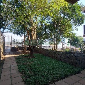 Sobrado com 160m², 2 dormitórios, 2 vagas, no bairro Cruzeiro em Caxias do Sul para Alugar