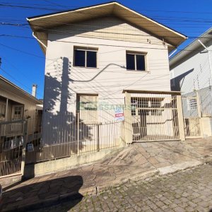 Casa com 169m², 4 dormitórios, 1 vaga, no bairro Rio Branco em Caxias do Sul para Comprar