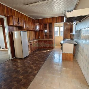 Casa com 169m², 4 dormitórios, 1 vaga, no bairro Rio Branco em Caxias do Sul para Comprar