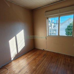 Casa com 169m², 4 dormitórios, 1 vaga, no bairro Rio Branco em Caxias do Sul para Comprar
