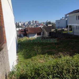 Terreno com 405m², no bairro Cinqüentenário em Caxias do Sul para Comprar