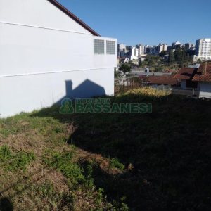 Terreno com 405m², no bairro Cinqüentenário em Caxias do Sul para Comprar