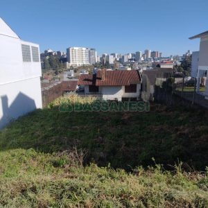 Terreno com 405m², no bairro Cinqüentenário em Caxias do Sul para Comprar