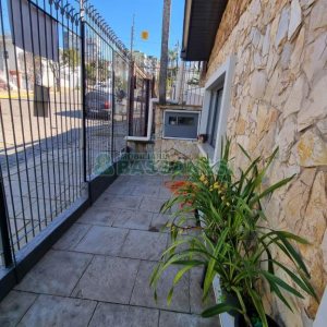 Casa com 330m², 3 dormitórios, 2 vagas, no bairro Rio Branco em Caxias do Sul para Comprar