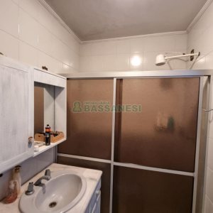 Casa com 330m², 3 dormitórios, 2 vagas, no bairro Rio Branco em Caxias do Sul para Comprar