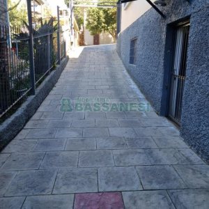 Casa com 330m², 3 dormitórios, 2 vagas, no bairro Rio Branco em Caxias do Sul para Comprar