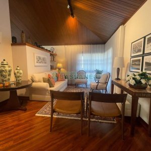 Casa com 249m², 3 dormitórios, 2 vagas, no bairro Colina Sorriso em Caxias do Sul para Comprar