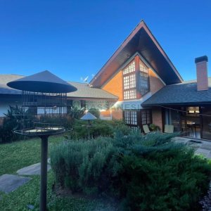 Casa com 249m², 3 dormitórios, 2 vagas, no bairro Colina Sorriso em Caxias do Sul para Comprar