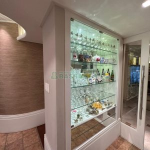 Casa com 600m², 3 dormitórios, 3 vagas, no bairro Cinqüentenário em Caxias do Sul para Comprar